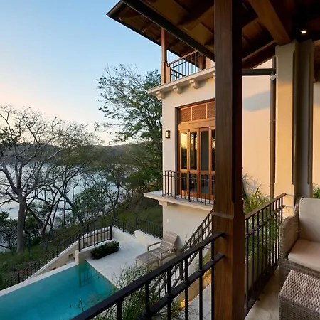 Las Catalinas - 5 Bedroom Luxury Beachfront Home - Casa Alouatta